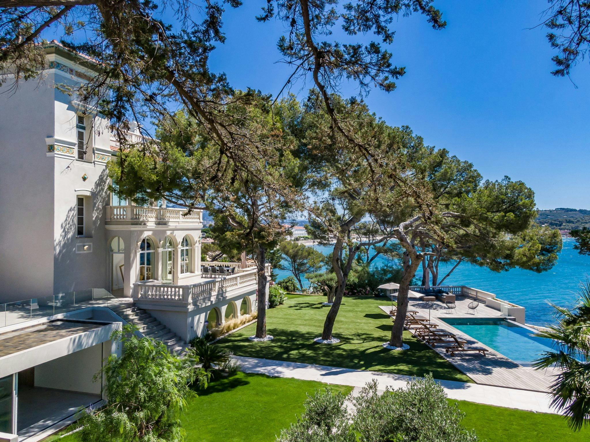 Stunning view upon the sea at Château Mar Vivo © Antoine Verdet