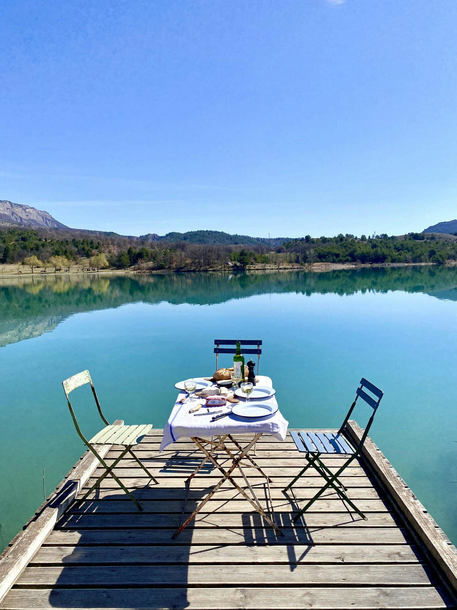 charming table by the pontoon, superb view of the lake