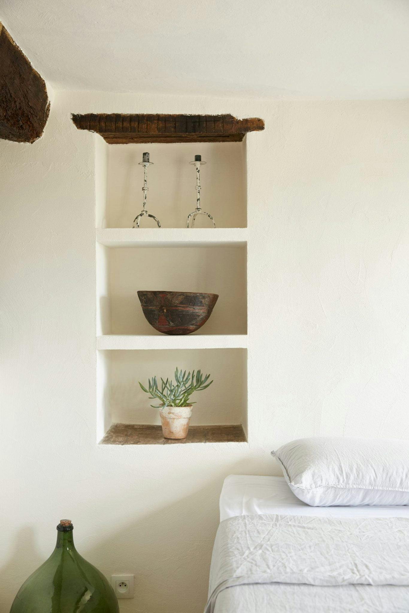 Vintage hand-picked items enhancing the bedroom - © Helen Cathcart