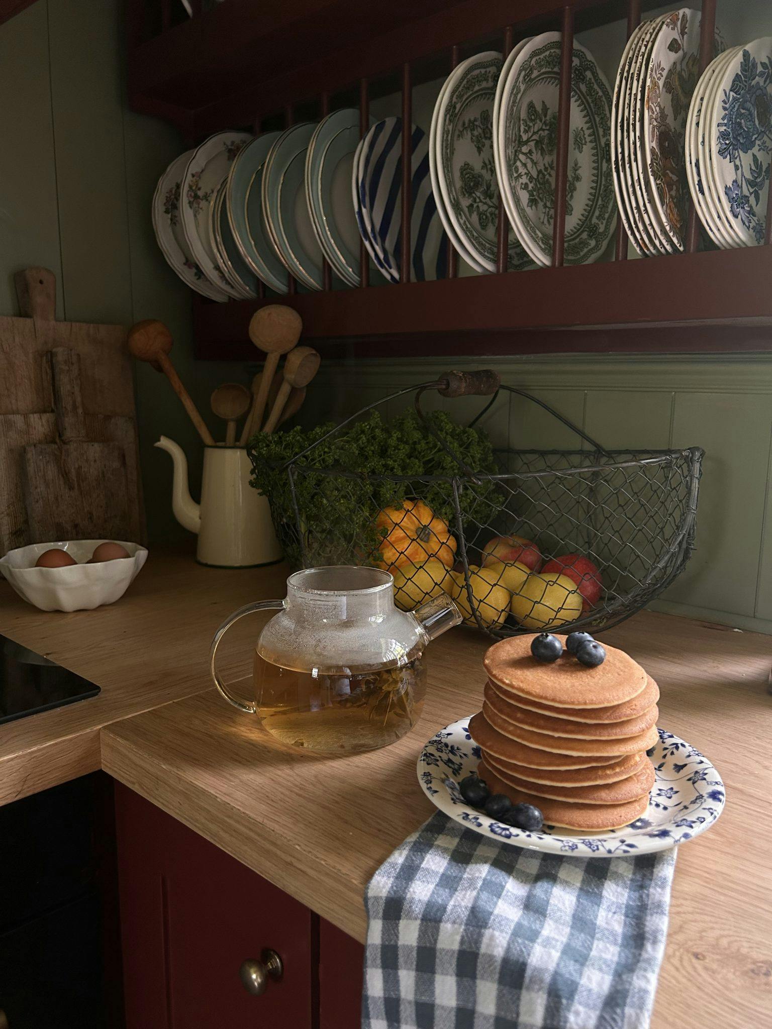 Pancakes and tea to enjoy in the kitchen at La Roquerie