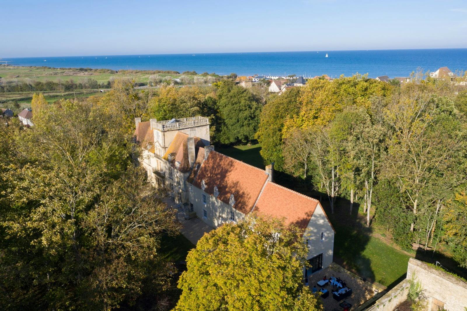 The château seen from above, nestled between land and sea.