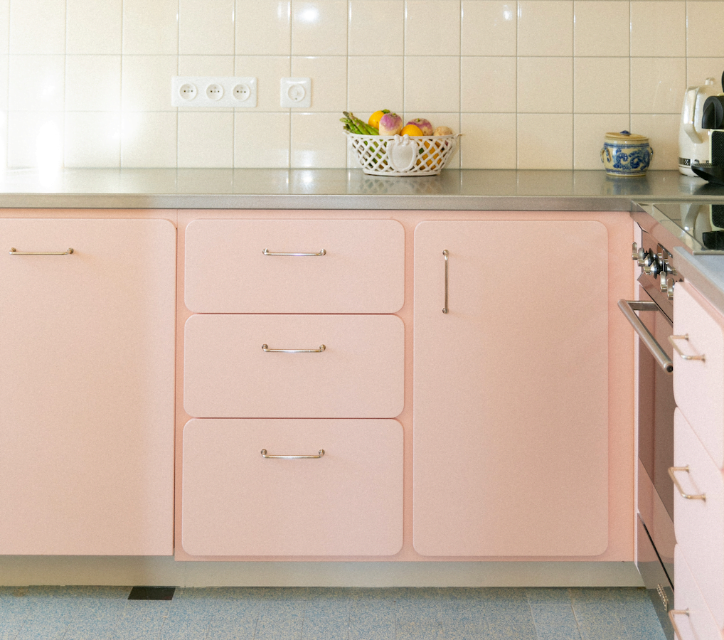 The pink kitchen: furniture, fruit basket