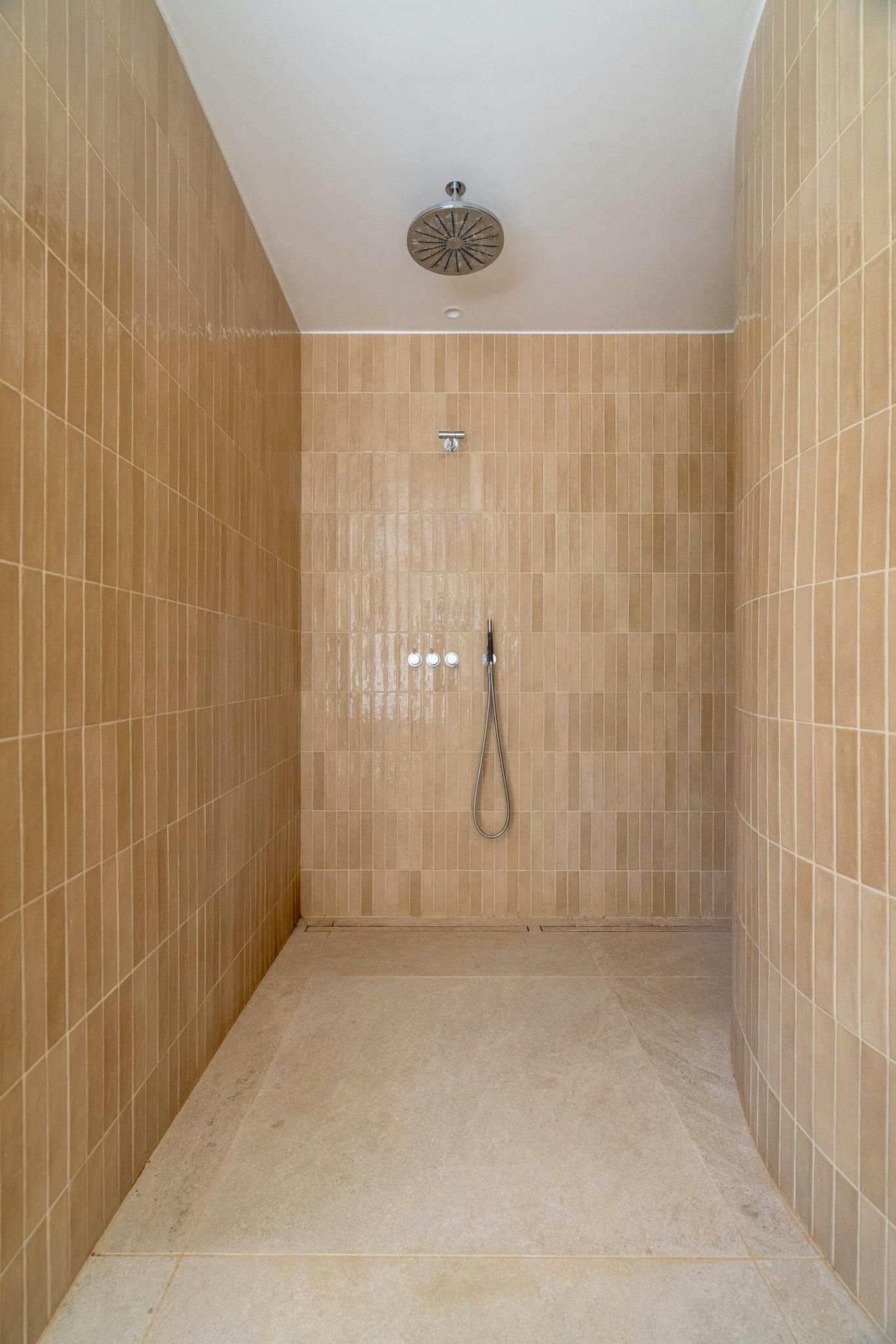 Douche en zellige beige