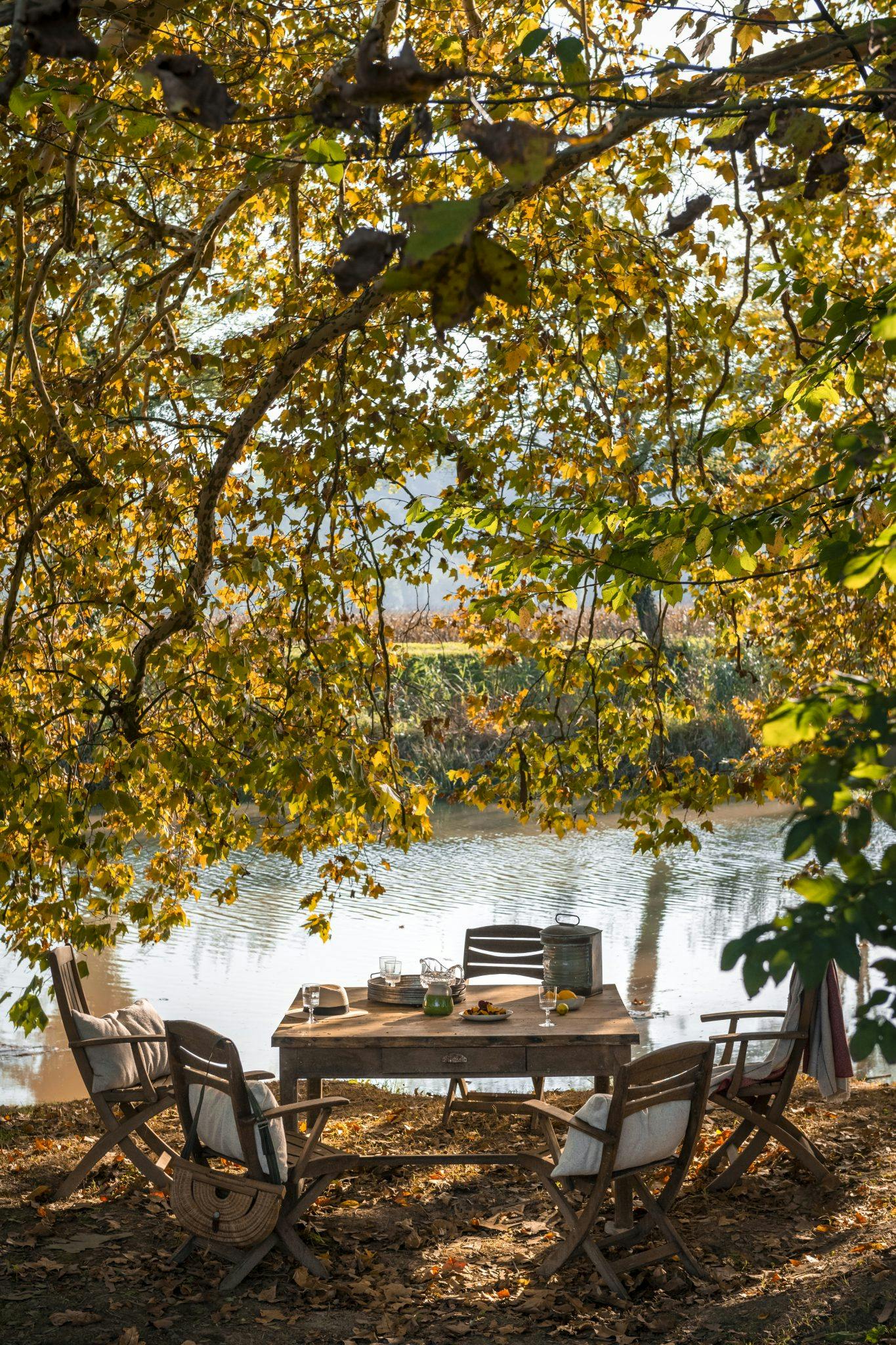 Riverside guinguette atmosphere. © Amandine and Jules