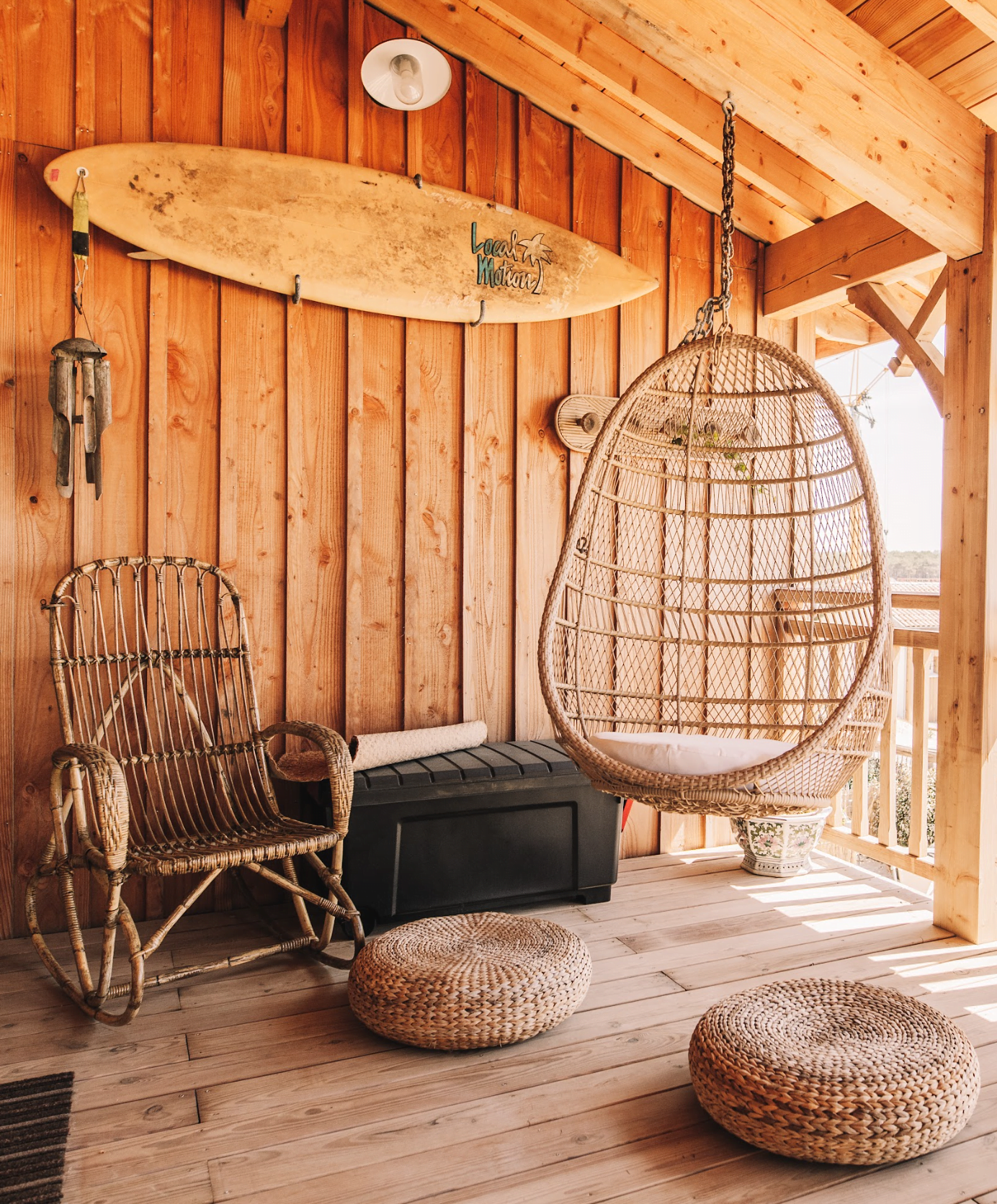 Wood and rattan from the living room to the terrace.