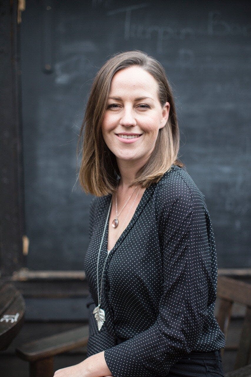 Portrait de Katie Lyons, architecte d'intérieur et propriétaire de Number 5 et La Miette. © Helen Cathcart