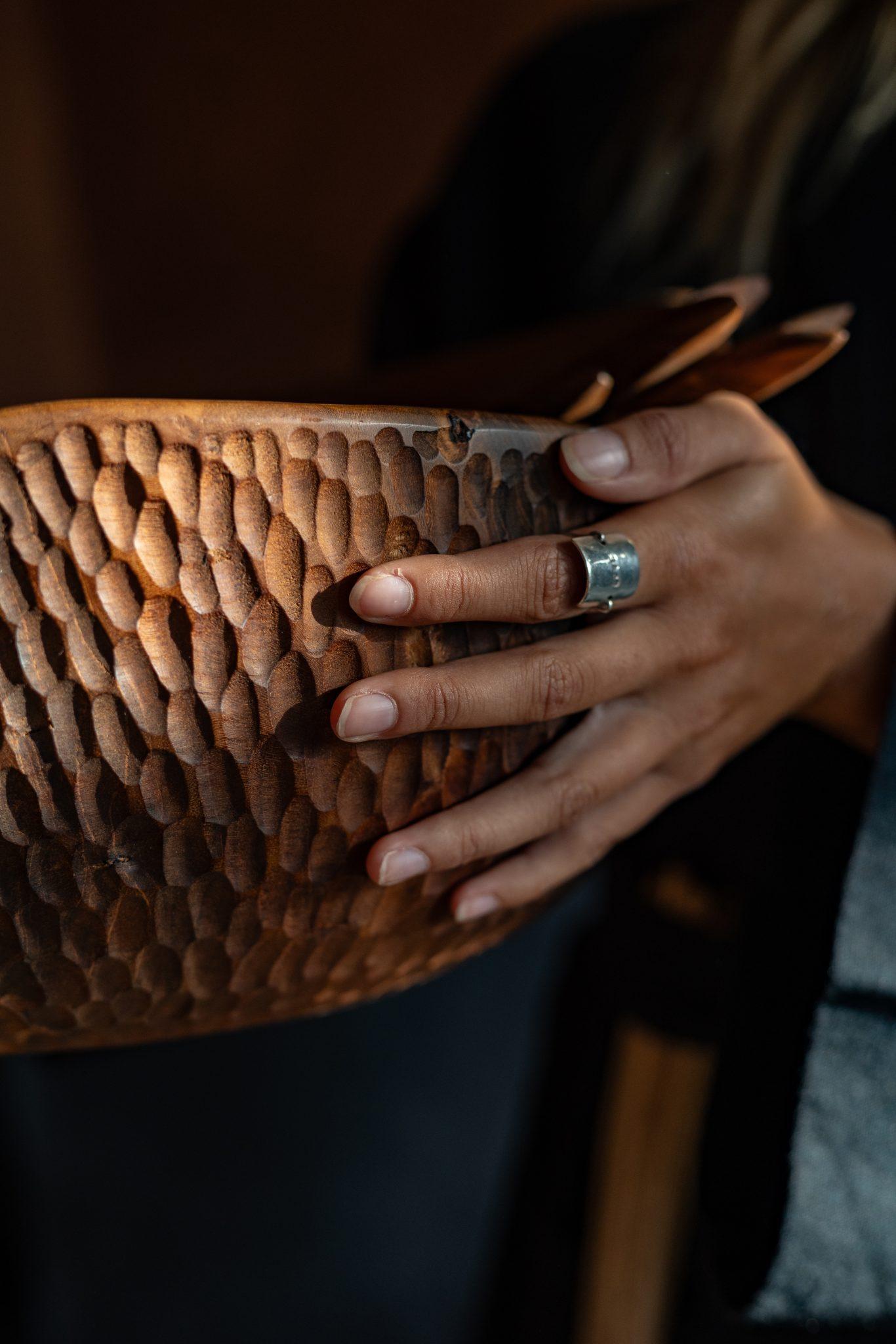 A unique hand-carved salad bowl. © Sarah Bakkas