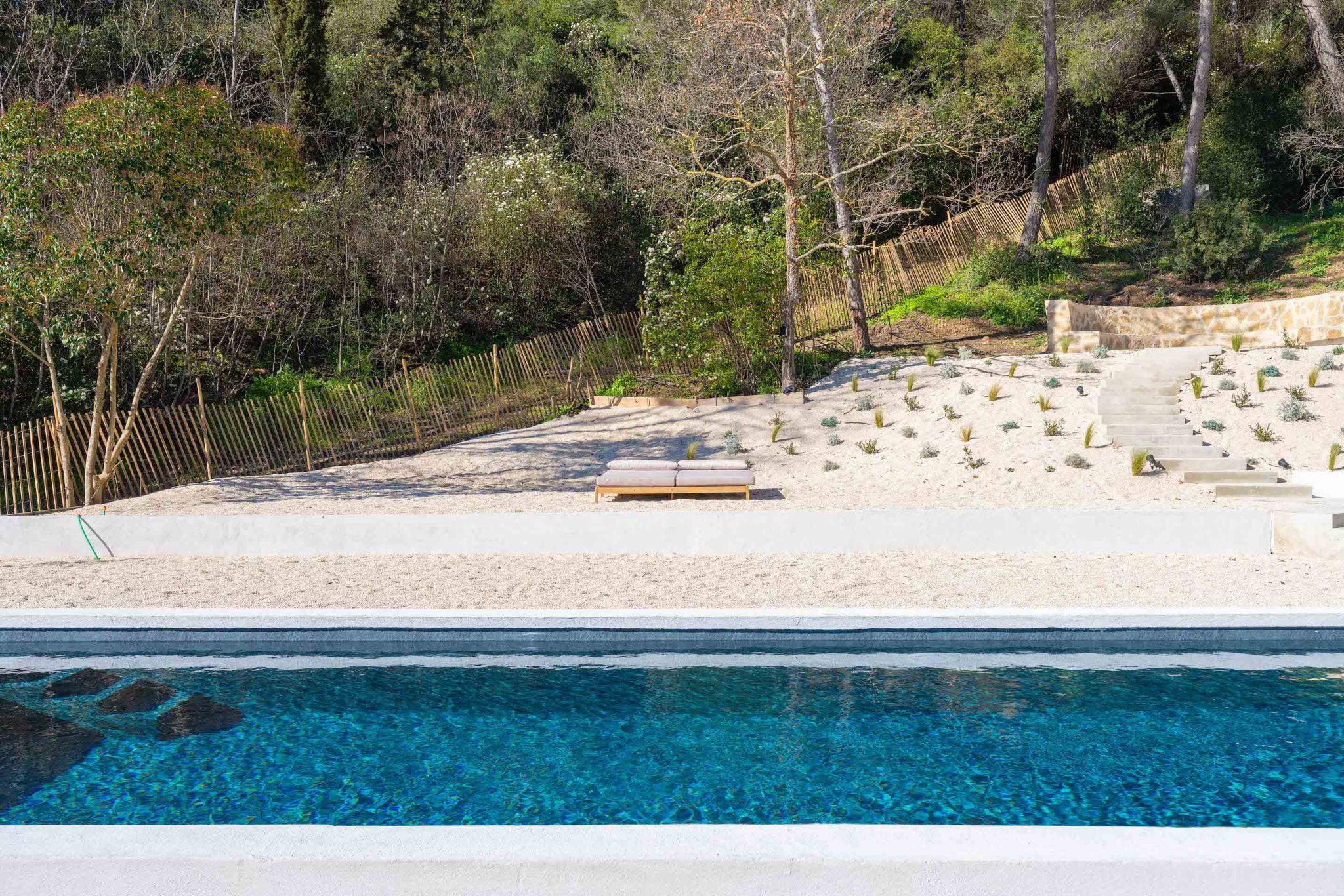 Casa Cygalea, bordée d'une forêt de pins où chantent les cigales. © A. Toulin