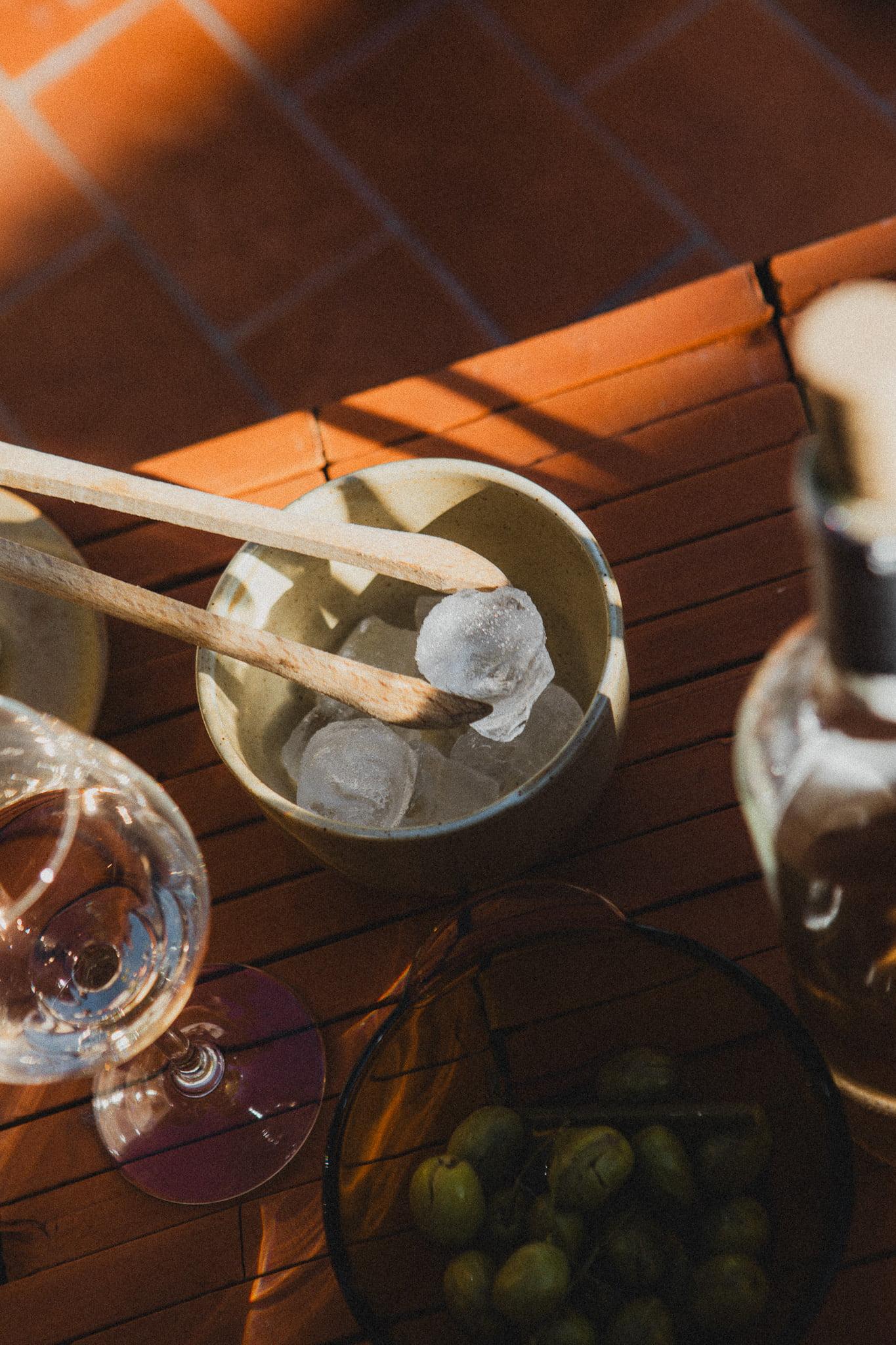 C'est l'heure de l'apéro à Domino Deux. 