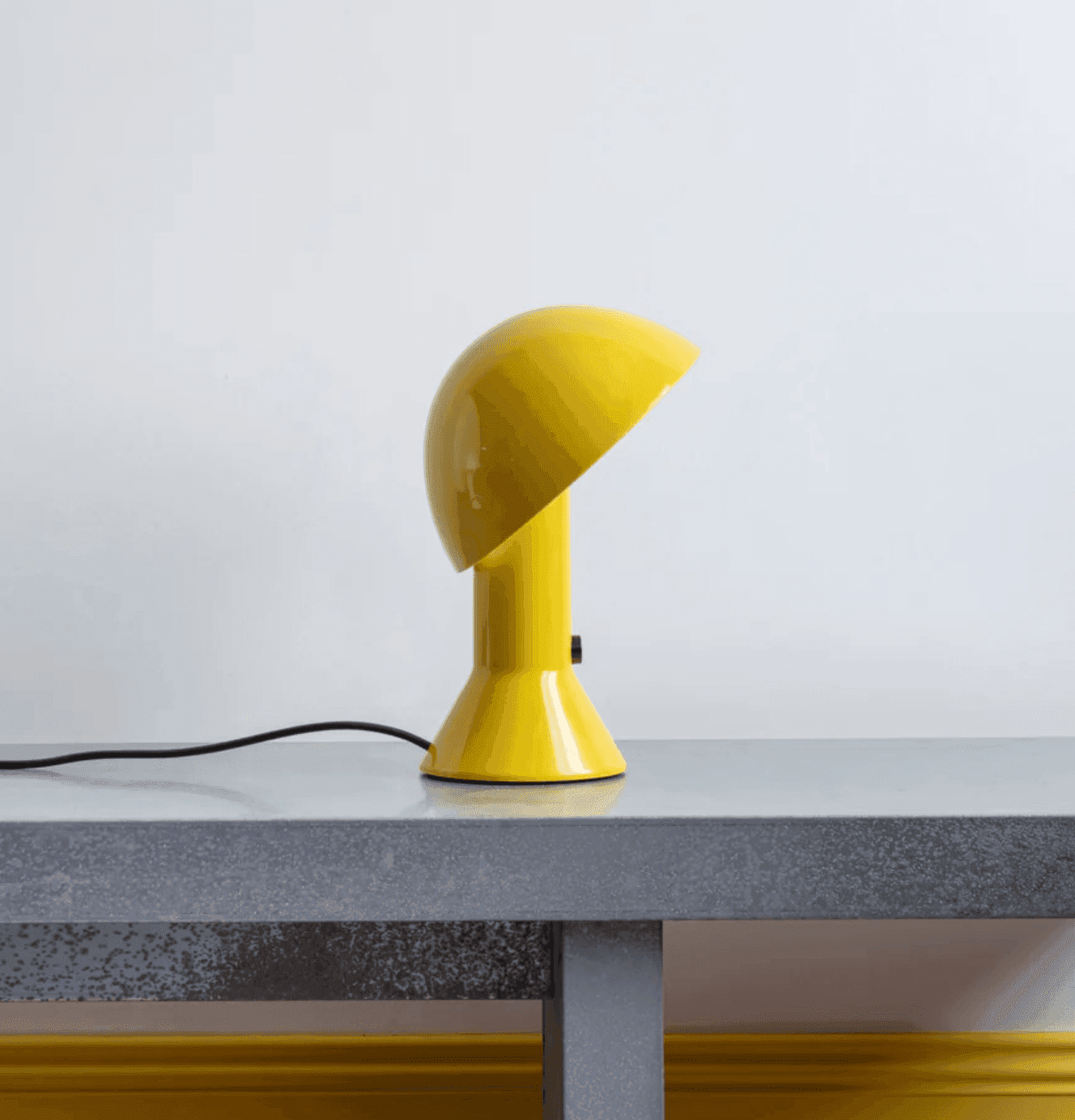 Lampe jaune Merci