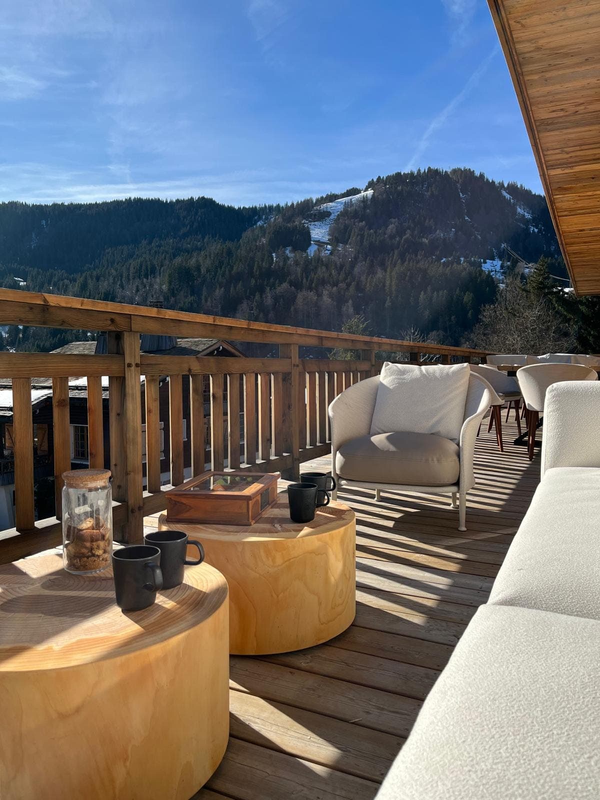 The terrace of Chalet Enigma, where you can admire the mountain peaks.