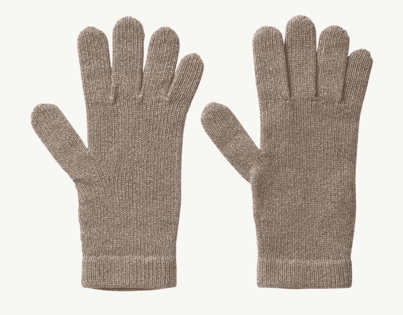 Une paire de gants tricotés gris est présentée sur un fond blanc uni. Les gants sont placés côte à côte avec les doigts étendus, révélant leur matière texturée.