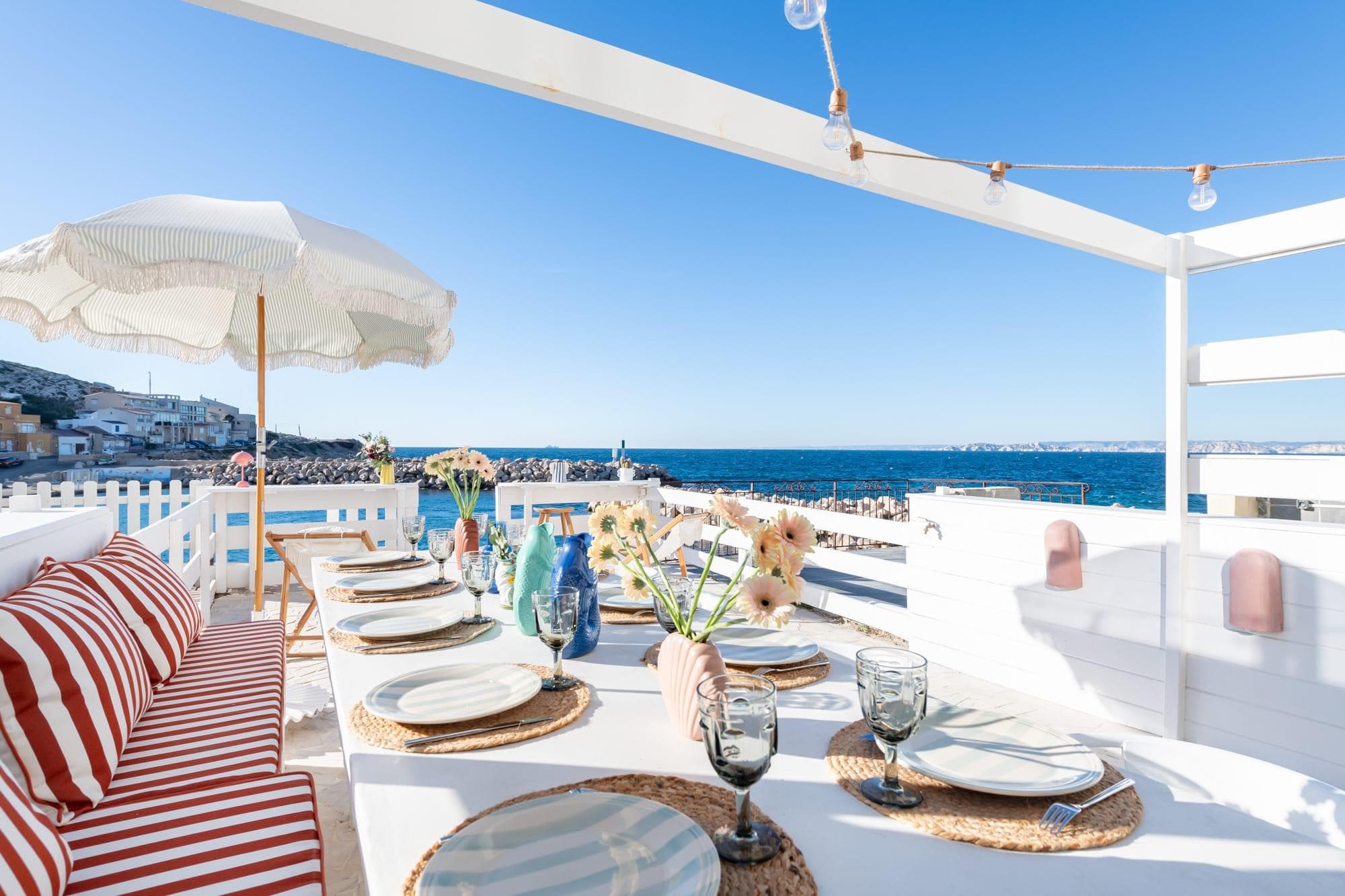 The feeling of living on a boat at La Cabane des Goudes.