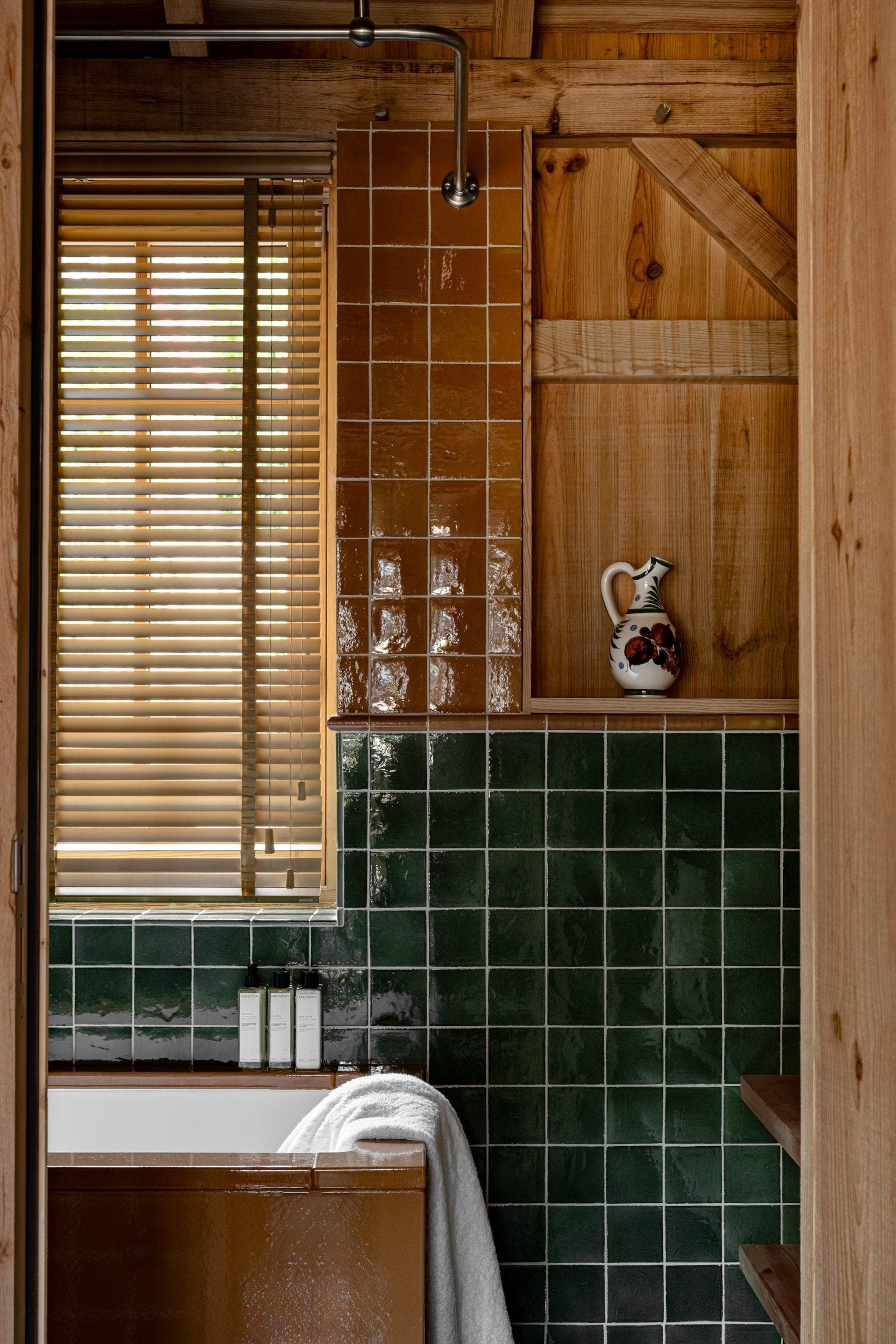 One of the bathrooms in Le Cœur du Ferret. © David Loridan