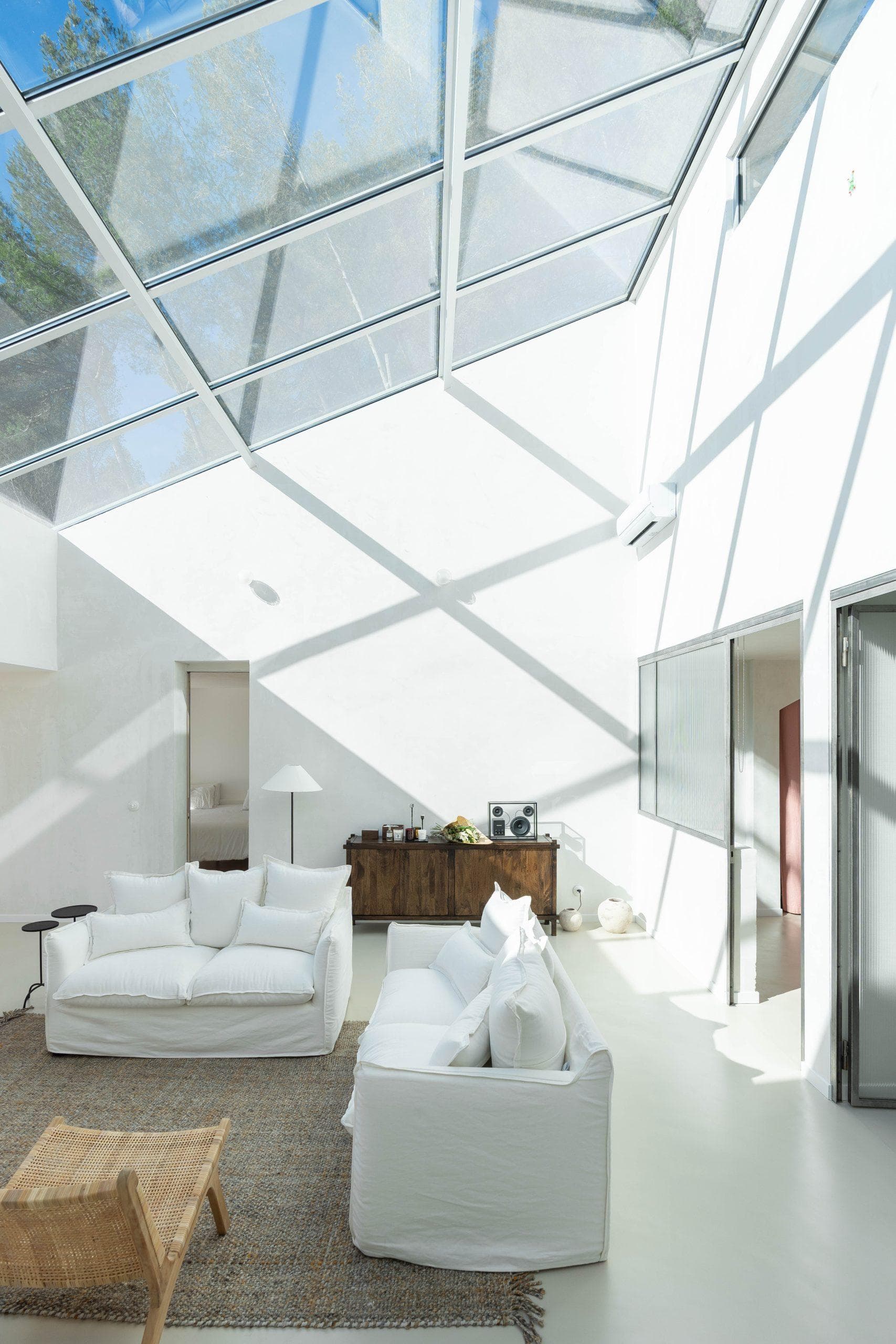 Casa Cygalea, all angles and large windows.